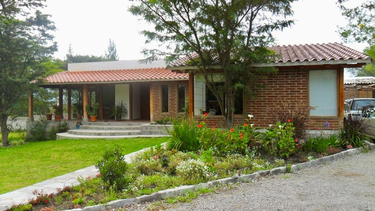 Ingreso y jardinería de la Casa Sr. Ricardo Gangotena