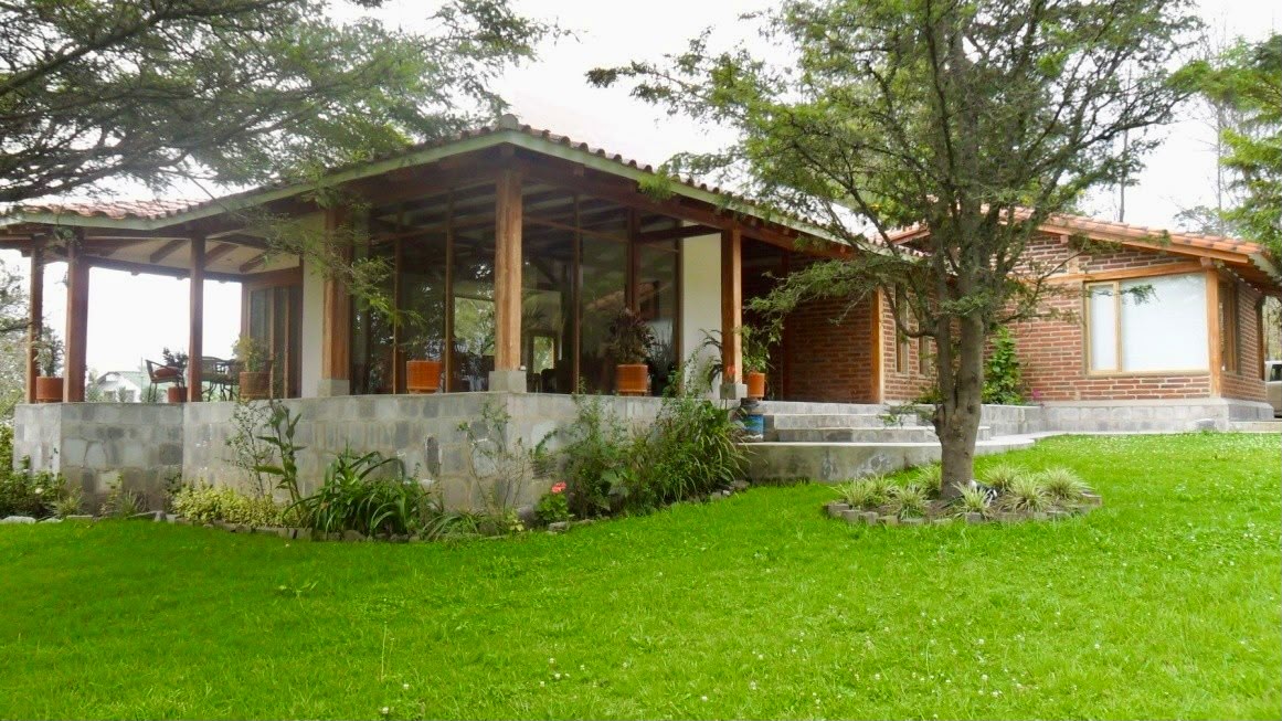 Corredor y ventanales de la Casa Sr. Ricardo Gangotena hacia el jardín